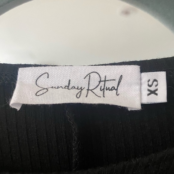 Long sleeve black dress - Picture 2 of 6